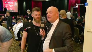 Emil Meek (MMA) dusi na wizji jednego z komentatorów.