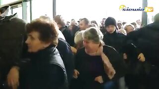 Bydło na otwarciu galerii w Sieradzu