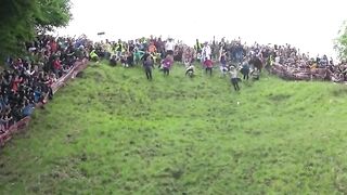 Pogoń za serem czyli Cheese rolling w Anglii