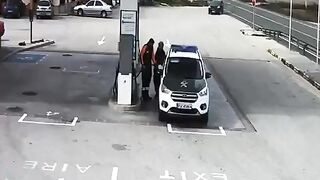 A na stację podjeżdżam tak