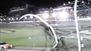 Niewiarygodne szczęście widowni podczas wyścigu Nascar