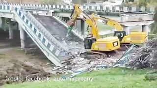 Moment zawalenia się wiaduktu w Alei Monte Cassino w Koszalinie