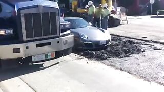 Porsche w świeżym cemencie