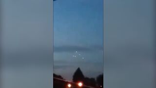 Multiple UFOs Seen Coming To Earth 27. 08. 2015