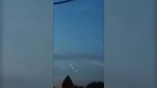 Multiple UFOs Seen Coming To Earth 27. 08. 2015