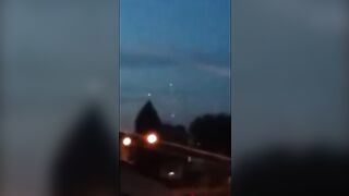 Multiple UFOs Seen Coming To Earth 27. 08. 2015