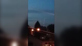 Multiple UFOs Seen Coming To Earth 27. 08. 2015